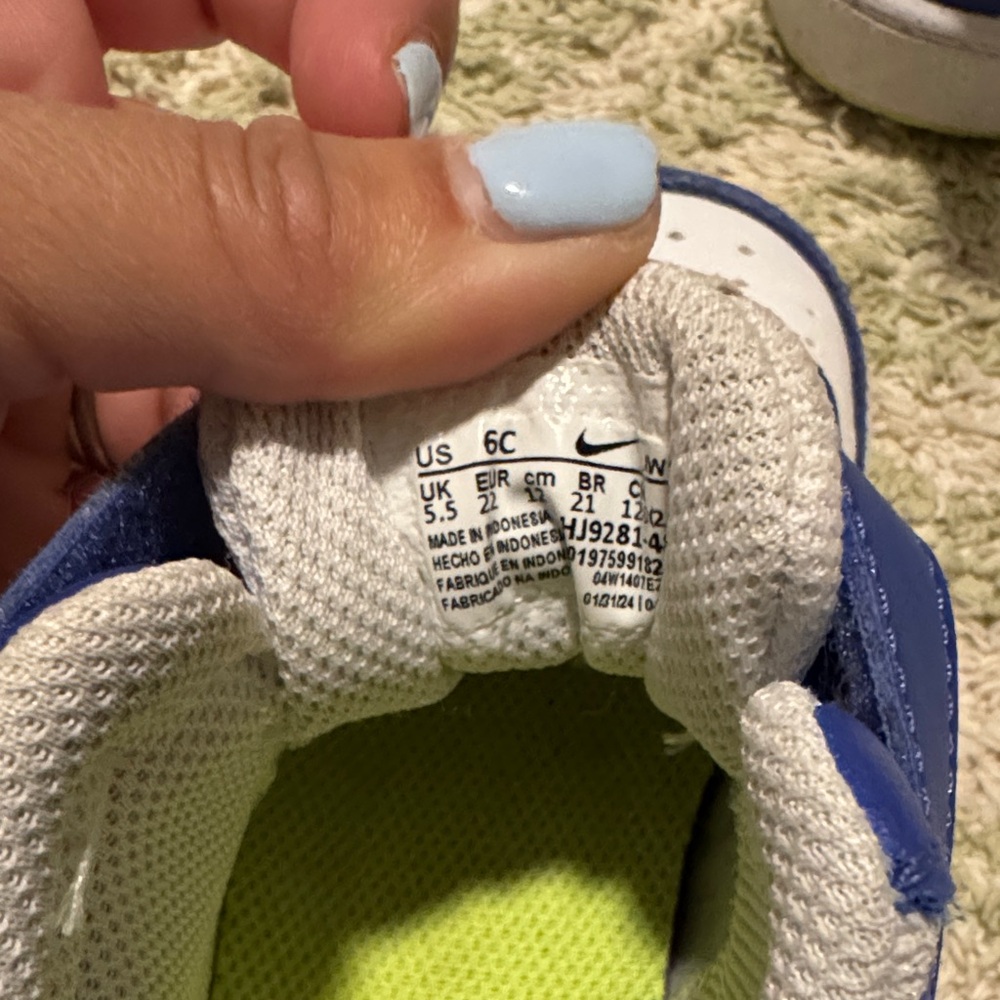Nike Kids Sneakers in Blue and Neon Yellow - Picture 4 of 5